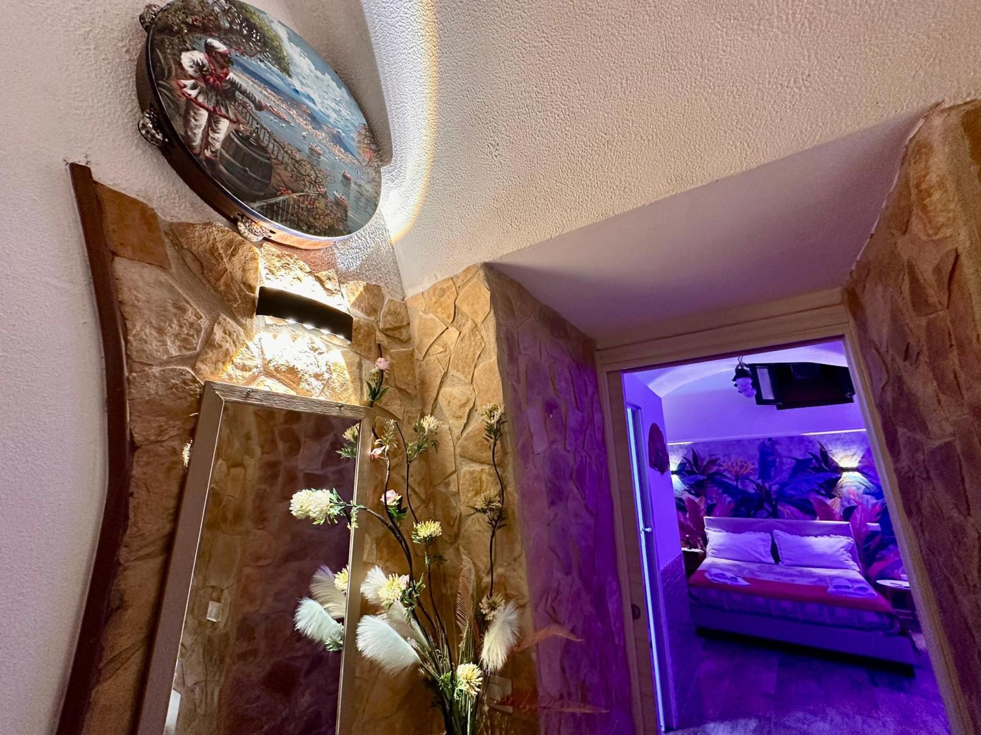 Hotel Window In The Stone Naples Extérieur photo